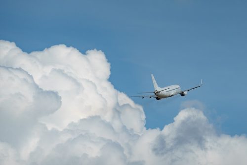 avion kruzi nad skopje