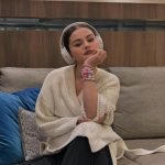 Dlabokoto dekolte na Selena predizvika vozdiški, obožavatelite ja preplavija so komplimenti
