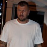 JANJUŠ SE SMIRI SO PORANEŠNATA SOPRUGA! Ja objavi nivnata privatna fotografija, Aneli ḱe si ja iskube kosata!