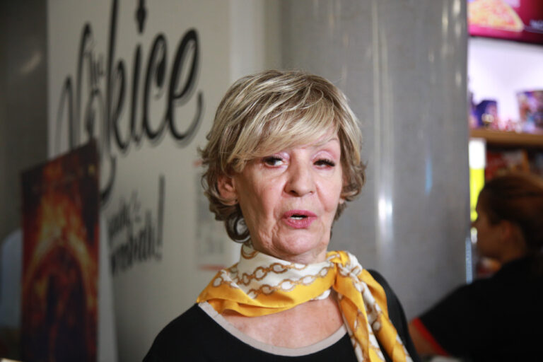 LEPA LUKIḰ PROGOVORI ZA MOMČETO: