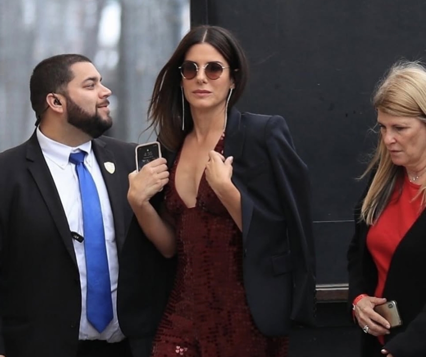 Sandra Bulok isplašena „do koska“: Izmamnici vo nejzino ime zele iljadnici dolari!