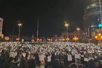 „16 минути молк и ѕвездено небо – Скопjе во тивок спомен за жртвите од трагедиjата во Кочани!“