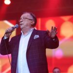 Što se slučuva: Halid Bešliḱ snima vo studioto na gitaristot na Dino Merlin!
