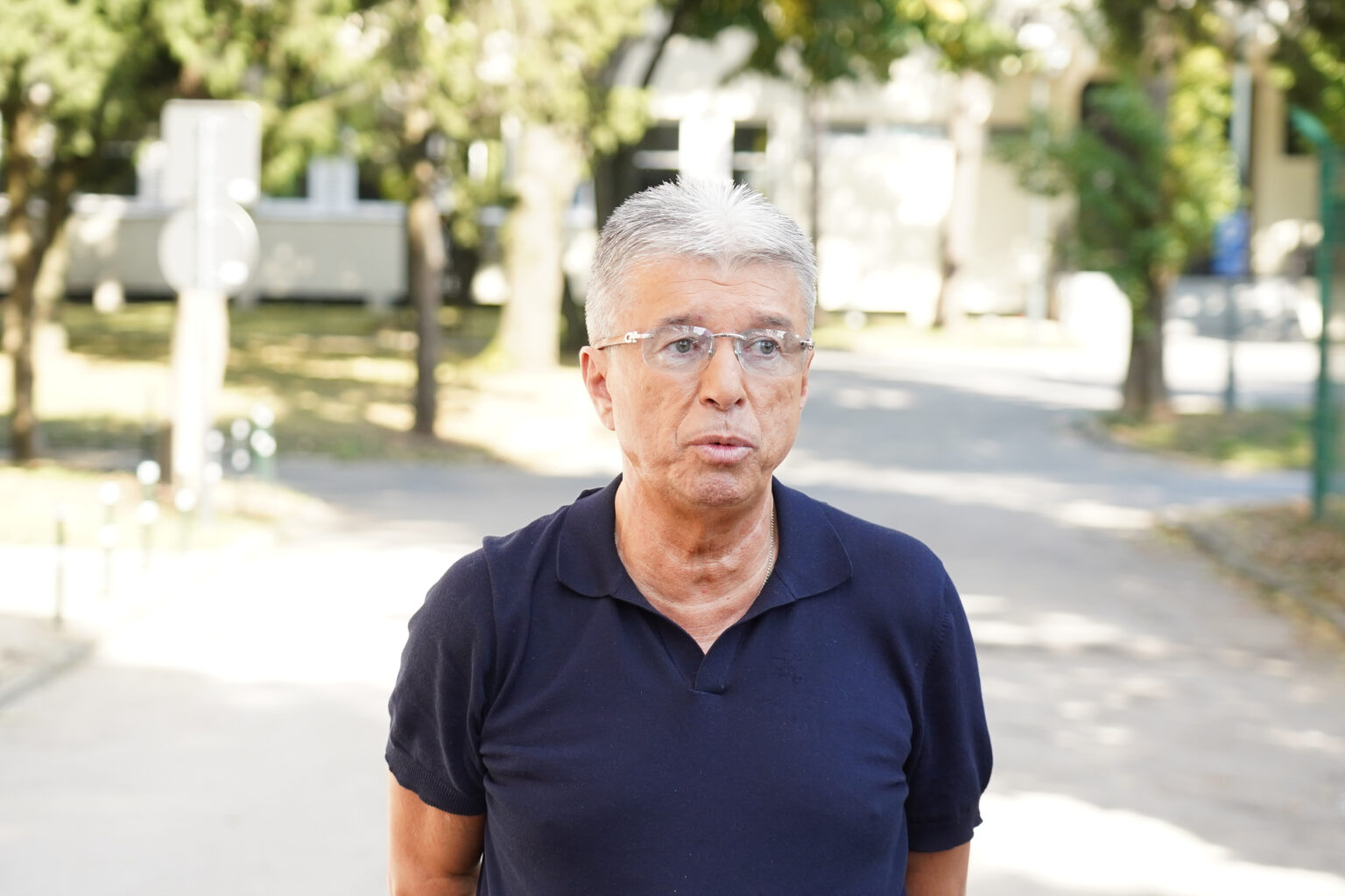 Eve zošto Suzana go nema prezimeto Popoviḱ!