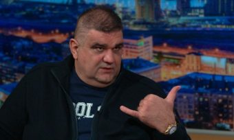 КОJ СЕ ОБИДУВА ДА МЕ ВРАТИ ВО ПОЛИТИКА? Саша Мирковиḱ се огласи и стави до знаење: „КОГА/АКО САКАМ, НЕМА ДА СЕ КРИJАМ ПОЗАДИ НИКОГО, КАКО НЕКОИ, ТУКУ ḰЕ ИЗЛЕЗАМ И ПАК ḰЕ ВЕ ПОБЕДАМ!“ (ВИДЕО)