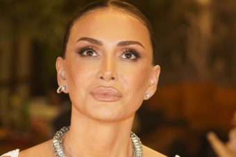 ЕМИНА JАХОВИḰ ВО ШОК ПОРАДИ ЗЕМJОТРЕСОТ ВО ТУРCИJА! Еве како изгледа луксузната куḱа на пеjачката во Истанбул (ФОТО)