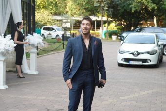 РАСПИШАНА ПОТЕРНИCА ЗА ДЕВОJКАТА НА ОВОJ ПЕJАЧ?! Тоj излезе во jавност и откри за што се работи!