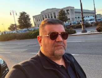 „НИКАДЕ ОБЕЗБЕДУВАЊЕ НИ ДЕНЕС“ Саша Мирковиќ на лице место каде што брутално беше нападнат „ОВОЕ МЕСТО НЕ Е БЕЗБЕДНО“