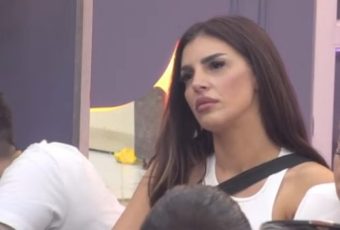 ЕНА ЧОЛИḰ ПОСЛЕ ПЕJА ФРЛИ ОКО НА МАТОРА!?! СО ОВОJ ПОТЕГ ДОПОЛНИТЕЛНО ГИ ПОДГРЕА СОМНЕЖИТЕ, ШОК!