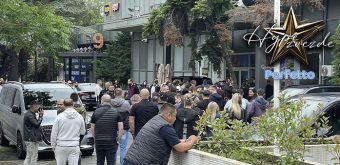 ПОЧНАА ГУЖВИ! КАНДИДАТИТЕ ПРИСТИГНУВААТ НА АУДИЦИЈА ЗА ХYПЕ ЗВЕЗДЕ! КОЛОНАТА НЕМА КРАЈ! Многу брзо започнува аудицијата во Белград! (ФОТО/ВИДЕО)