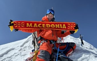 Македонски „акционен херој“ во вистински живот: Д-р Сашко Кедев го освои третиот највисок врв на светот!