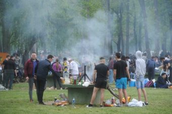 Скара и одење во природа се синоним за Први маj!