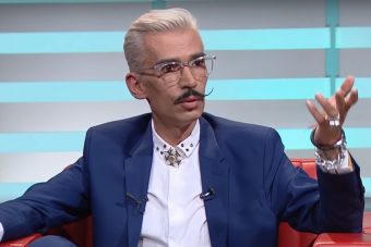 СЕРГЕЈ ВАРОШЛИЈА БЕЗ ВЛАКНА НА ЈАЗИКОТ: „НА ПРИЕМ КАЈ КРАЛОТ СО ШТИПКА ВО КОСА?!“ (ФОТО)