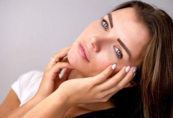 ИЗБРИШЕТЕ ГИ БРЧКИТЕ И ФЛЕКИ ВО ДОМАШНИ УСЛОВИ: Ви се потребни само два состојки!