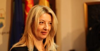 НАПАД ВРЗ ДАНЕЛА АРСОВСКА ВО ЧАИР – ФИЗИЧКИ И ВЕРБАЛЕН ИНЦИДЕНТ ПРИ ИЗВРШУВАЊЕ РАБОТНИ ОБВРСКИ!