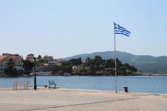 ГРЦИЈА Е ВО ПЕКОЛ! Во Атина измерени 45 степени, воведени ВОНРЕДНИ МЕРКИ!
