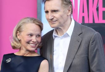 ПАМЕЛА АНДЕРСОН И ЛИЈАМ НИСОН ОФИЦИЈАЛНО СЕ ЗАЕДНО! СИТЕ МИСЛЕА ДЕКА Е МАРКЕТИНШКИ ТРИК, А ОНИ ГИ ИЗНЕНАДИЈА СИТЕ!