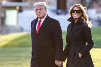 „МЕЛАНИЈА ГО ИЗБРА БАРОН ПРЕД ТРАМП?! ШОКАНТНО ПРИЗНАНИЕ НА ПРЕТСЕДАТЕЛОТ ВО БЕЛАТА КУЌА“