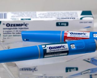 ОЗЕМПИК МЕНУВА ПОВЕЌЕ ОД СТРУКОТ — ИСТРАЖУВАЊАТА ПОКАЖУВААТ ДЕКА ГО МЕНУВА И МОЗОКОТ!