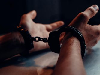 ПРИВЕДУВАЊА, ЗАКАНИ И ПРОНАЈДЕНО ОРУЖЈЕ – ВОЗНЕМИРУВАЧКА НОЌ ВО НЕГОТИНО, КАВАДАРЦИ И ЗАЈАС!