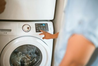 МАШИНАТА ЗА ПЕРЕЊЕ МОЖЕ ДА ЗАШТЕДИ 40% СТРУЈА: Експертите препорачуваат совршена температура за перење, еве во што е ТРИКОТ!
