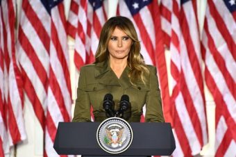МЕНИТО НА МЕЛАНИЈА ТРАМП! Ова е нејзината ТАЈНА за манекенска линија и на 55 години – една НАМРНИЦА НИКОГАШ НЕ ЈА ЈАДЕ!