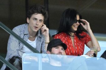Дечко на Кајли Џенер ја избричи главата! Познатиот фраер шокираше со новиот изглед, никој НЕ ГО ПРЕПОЗНАВА (ФОТО)